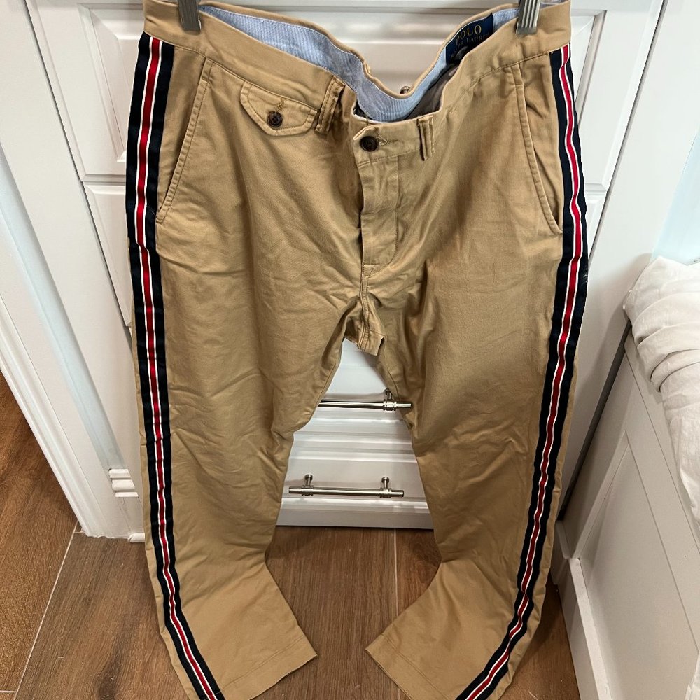 Men's Polo chinos w red and blue stripe